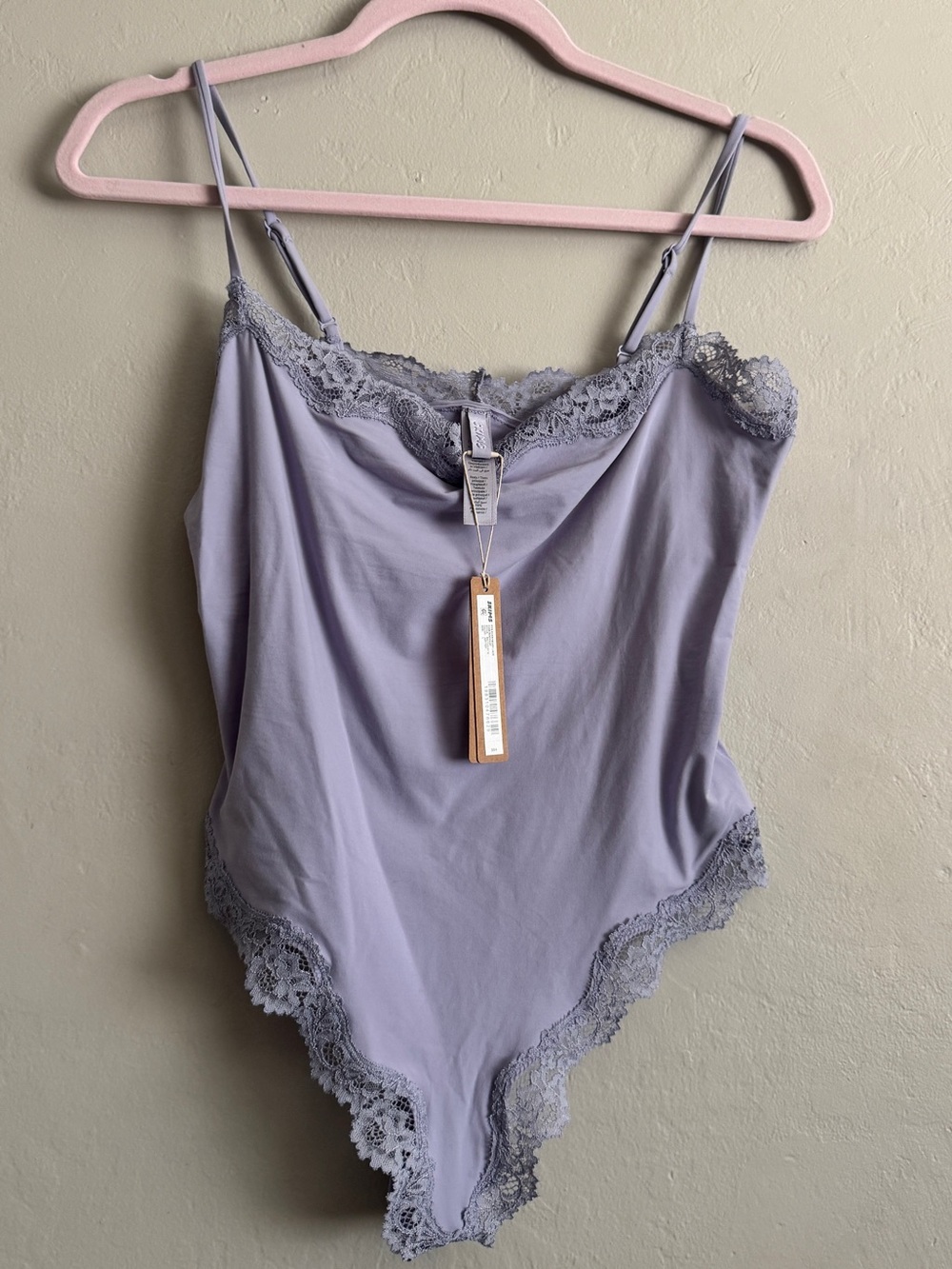 NWT SKIMS Fits Everybody Lace Cami Bodysuit Size L color Jupiter